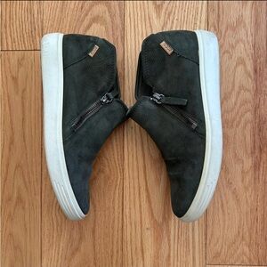 Ecco women’s boots shoes 7.5 (38) green